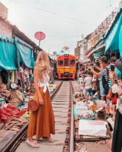 Train Market and Floating Market half day tour